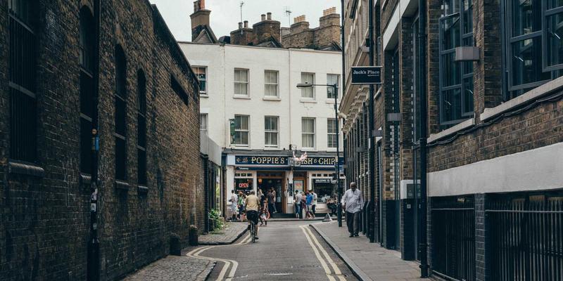 从封锁到转型：拿破仑大陆封锁如何反向塑造英国海军战略及其对军事资料数字化的启示